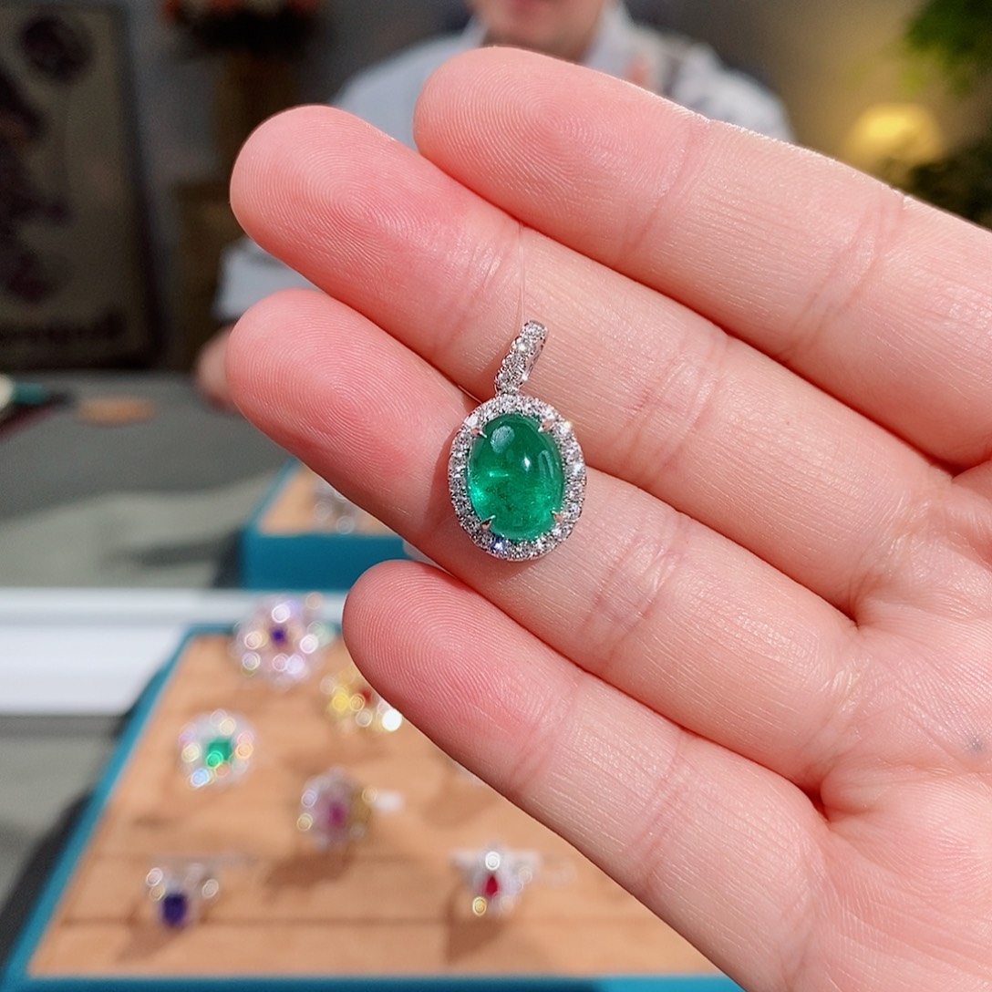 颈饰18K金镶嵌祖母绿吉尔德微油vvg5.80ct