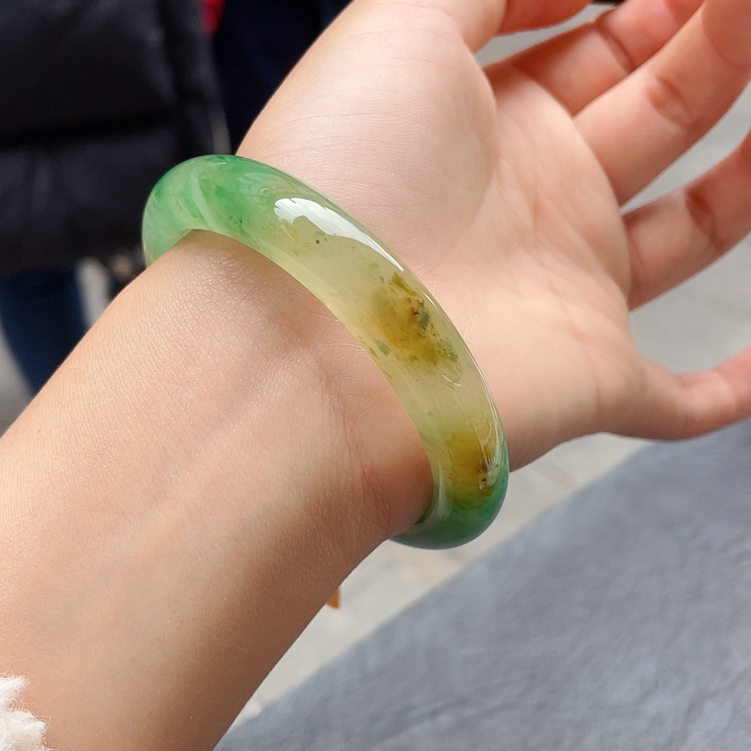 石英质玉手镯未镶嵌18