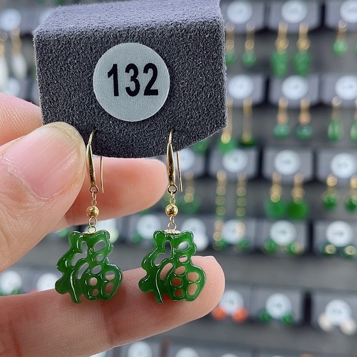 18K金镶嵌和田玉耳饰