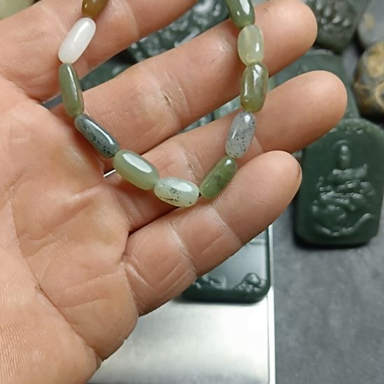 和田玉未镶嵌颈饰