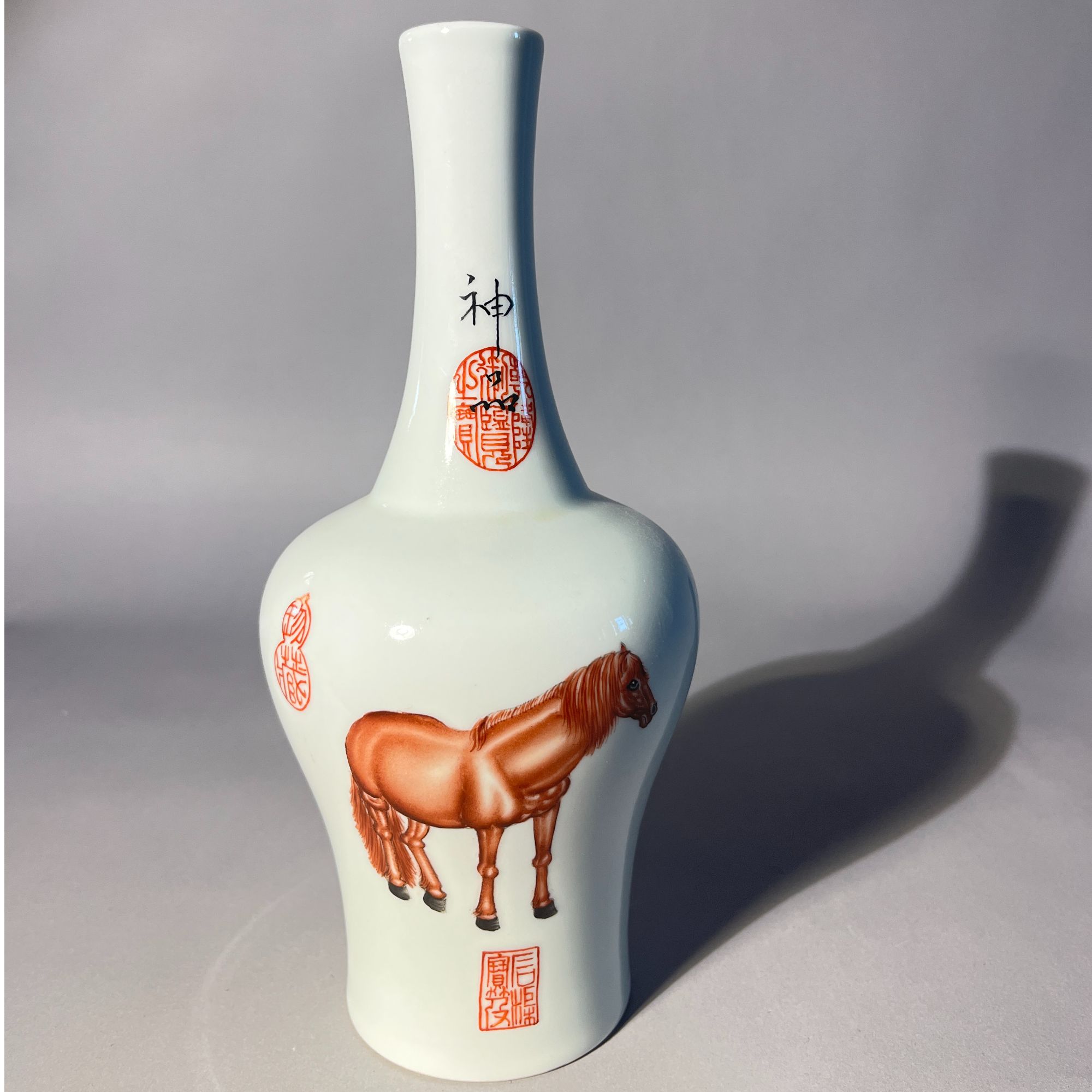 矾红彩马纹摇铃尊