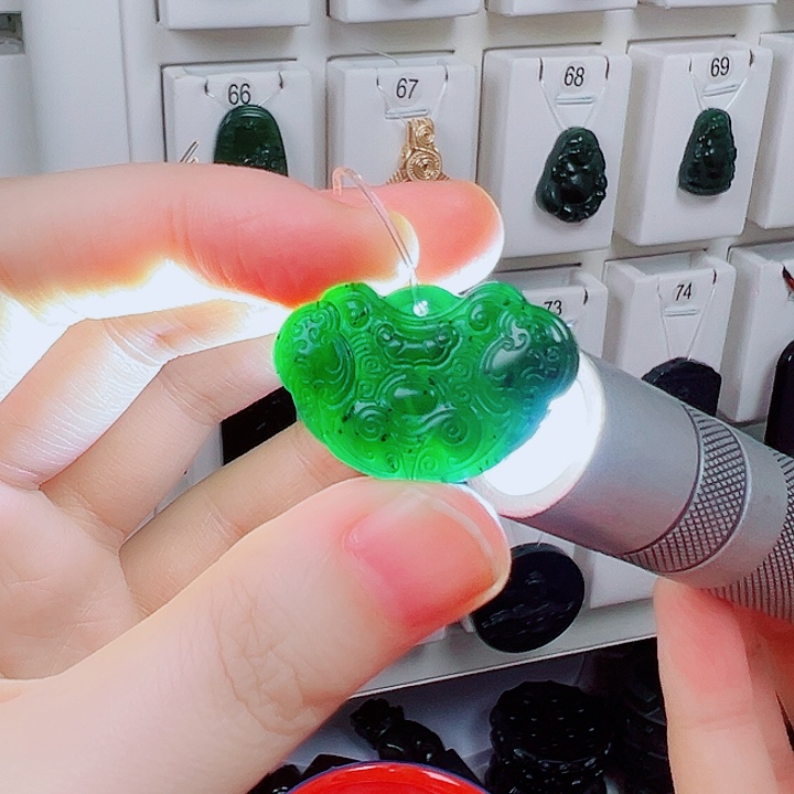 蛇纹石玉颈饰未镶嵌