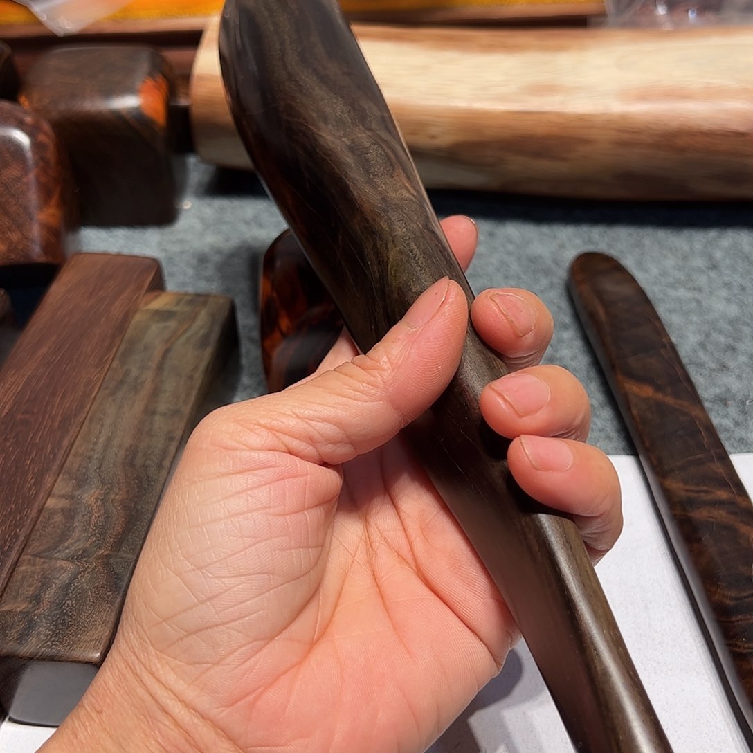 交趾黄檀（大红酸枝）清*