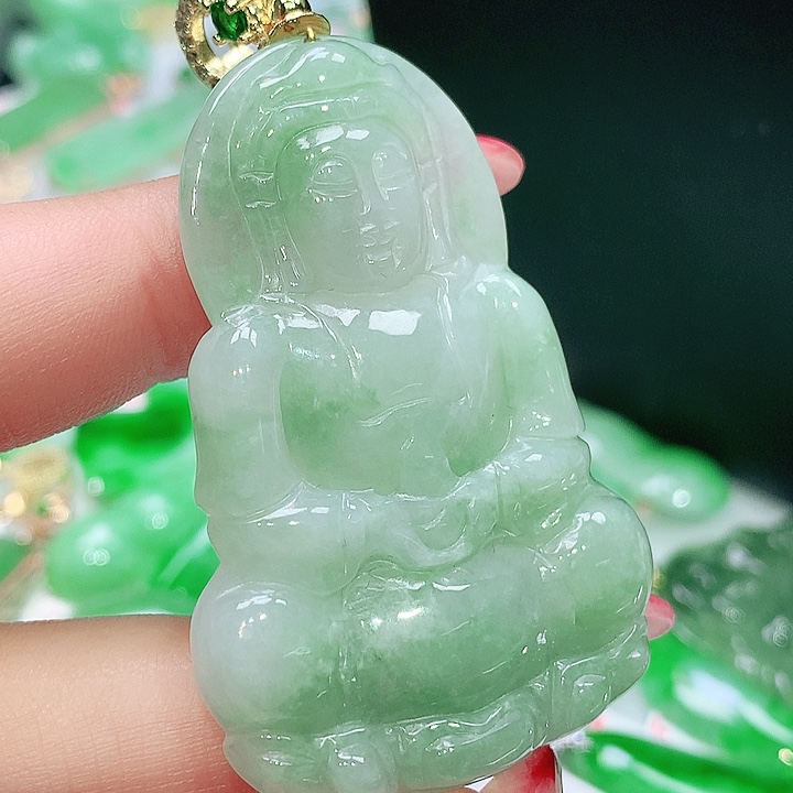 翡翠未镶嵌颈饰翡翠多样性发其一