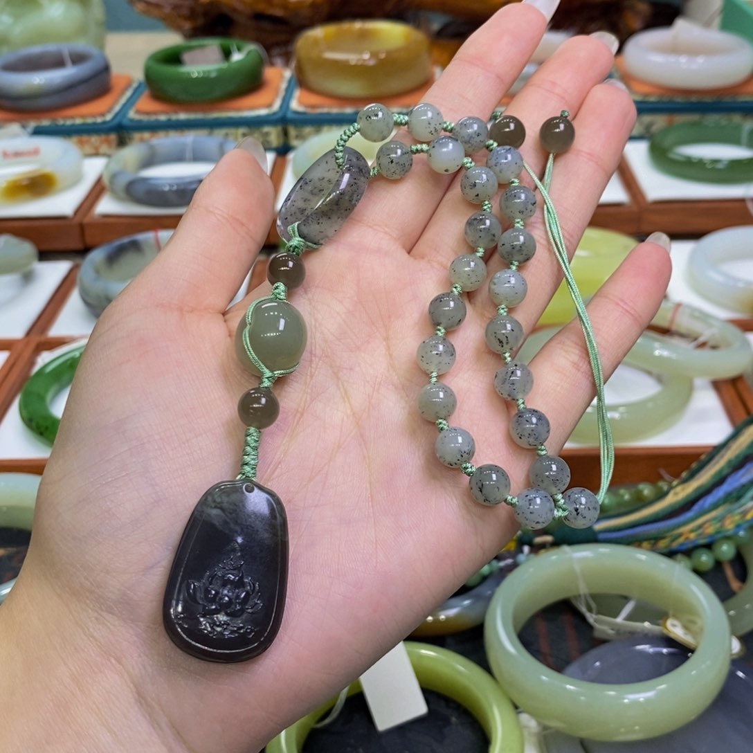 和田玉手镯未镶嵌籽青花车挂