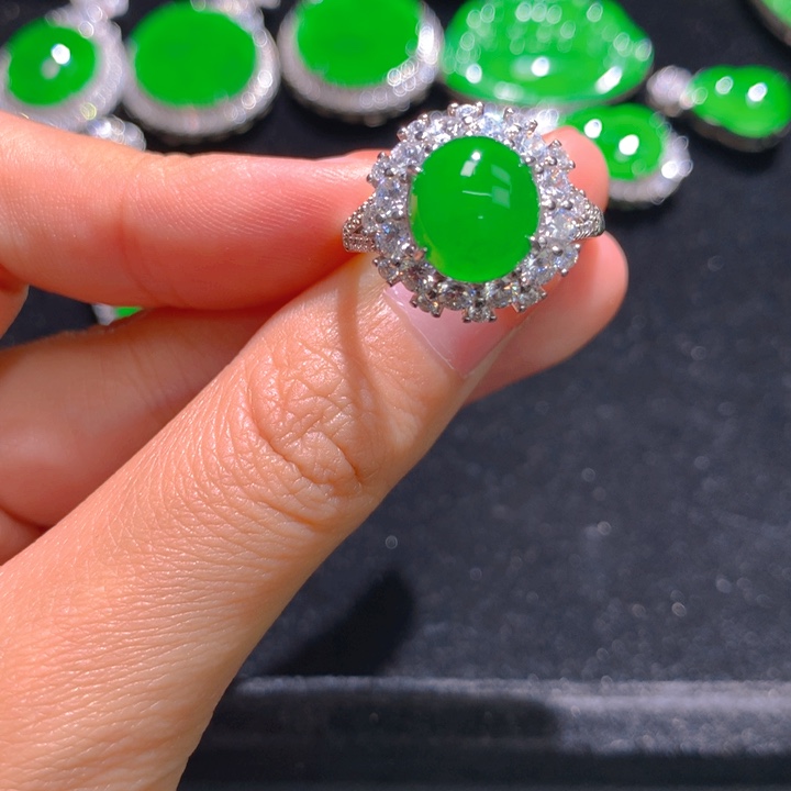 翡翠银S925镶嵌戒指一个