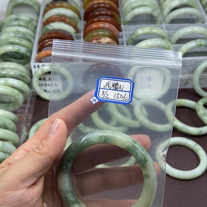 蛇纹石玉手镯未镶嵌戏*儿