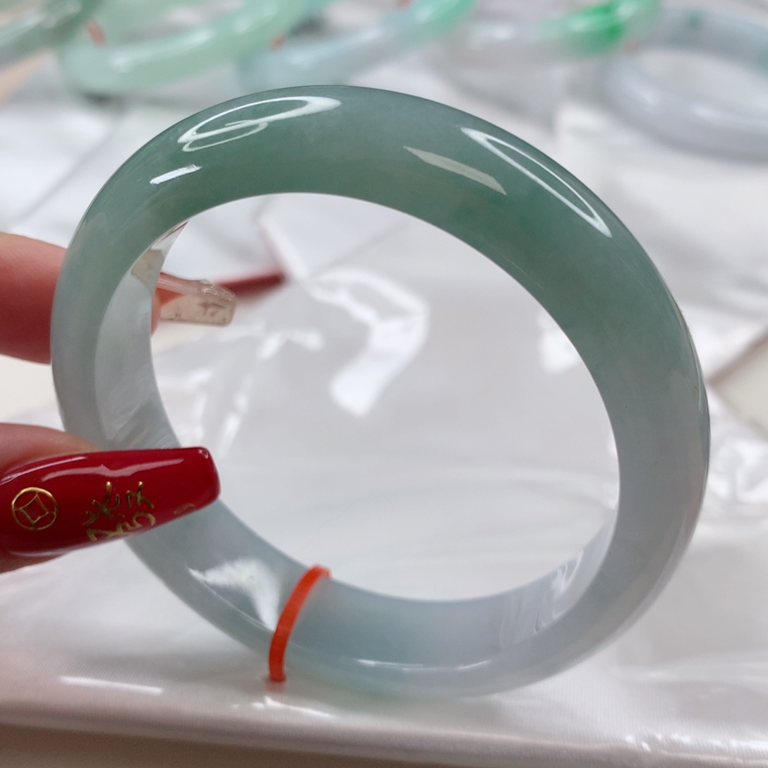 翡翠手镯未镶嵌56圈口