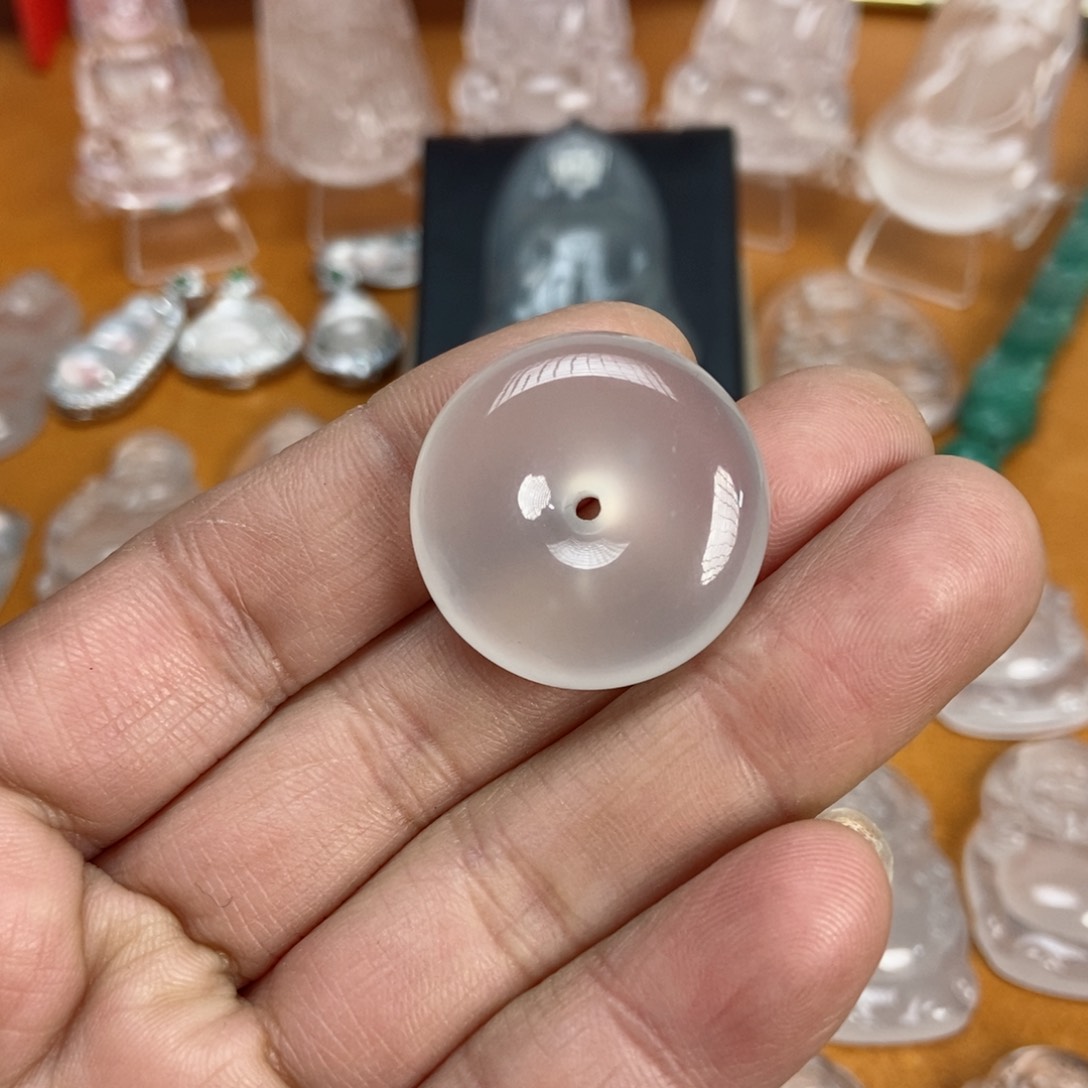 石英质玉吊坠未镶嵌