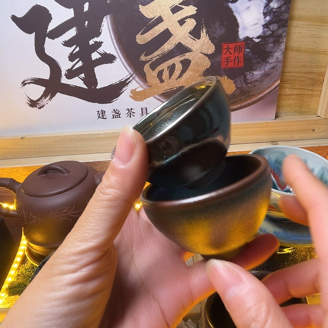 茶盏我在开会不回你消息啦