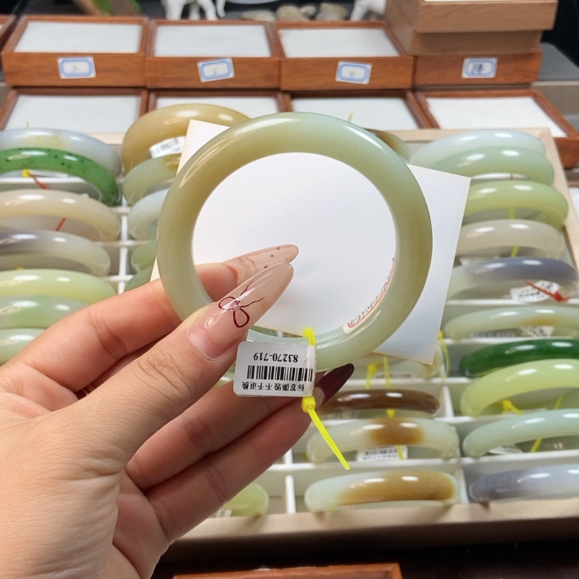 【闪购商品】和田玉手镯未镶嵌57.58