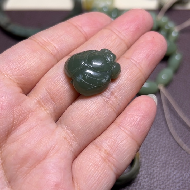 遇***晴岫岩河磨玉（透闪石质玉）未镶嵌颈饰