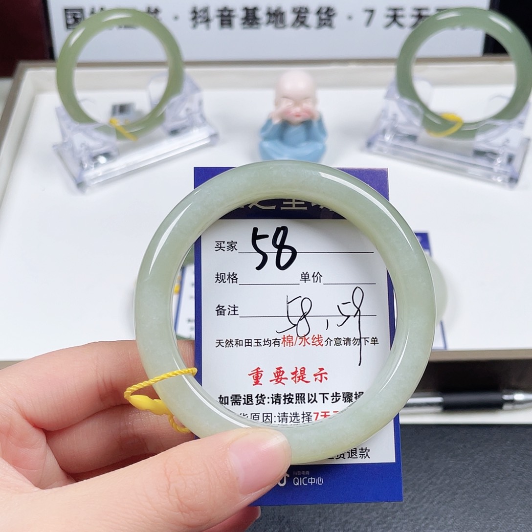 和田玉手镯未镶嵌