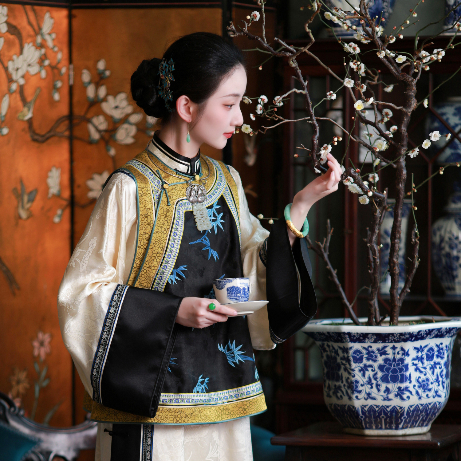 月照竹涧丨一城风絮丨真丝香云纱中式绣花圆领如意襟黑色马甲