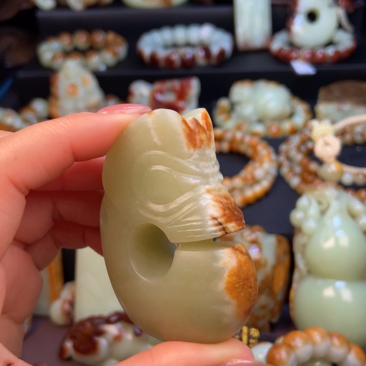 岫岩河磨玉（透闪石质玉）未镶嵌把件