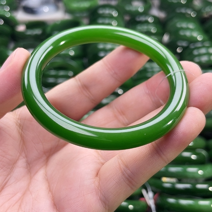 未镶嵌手镯和田玉（碧玉）岁**年