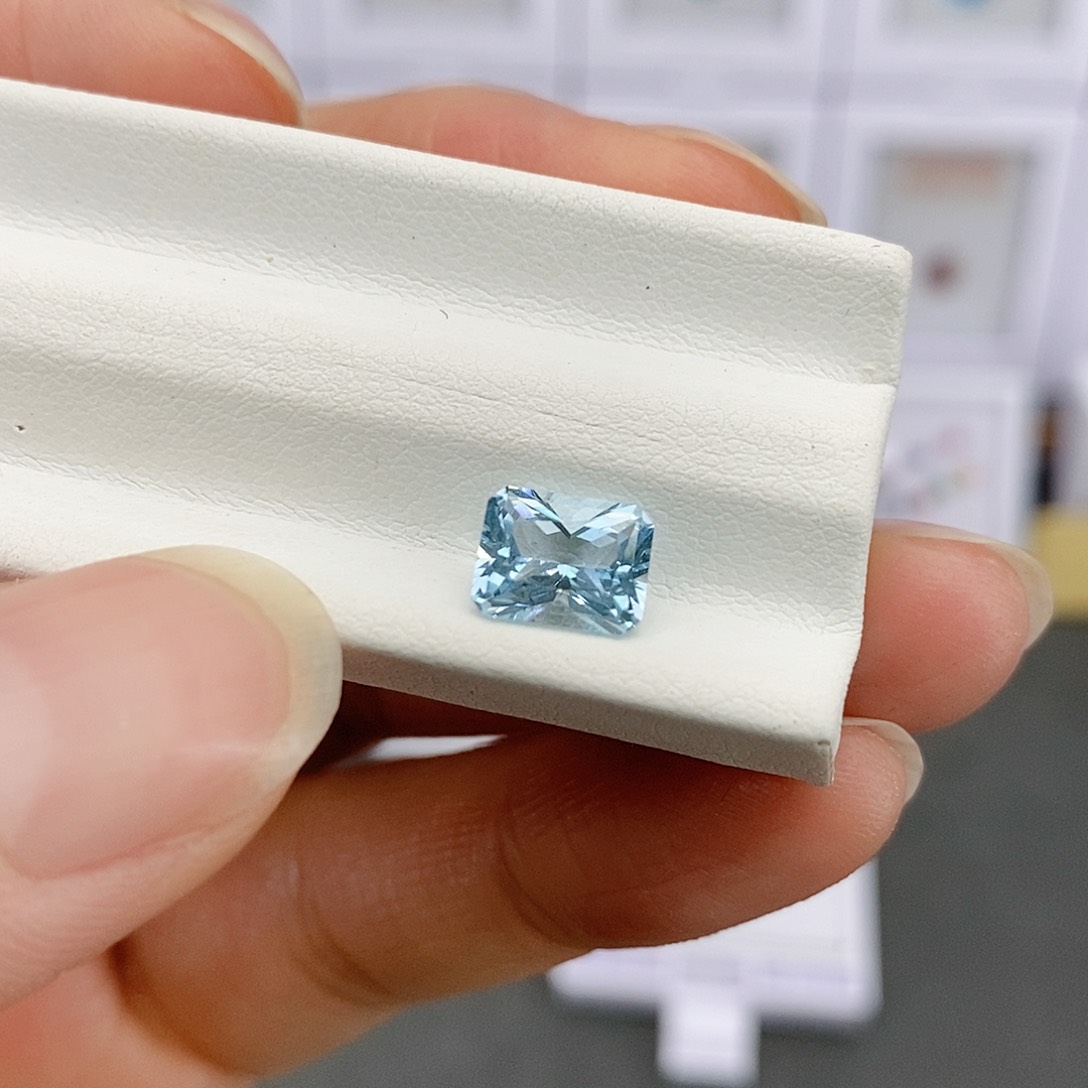 海蓝宝石裸石未镶嵌1.33