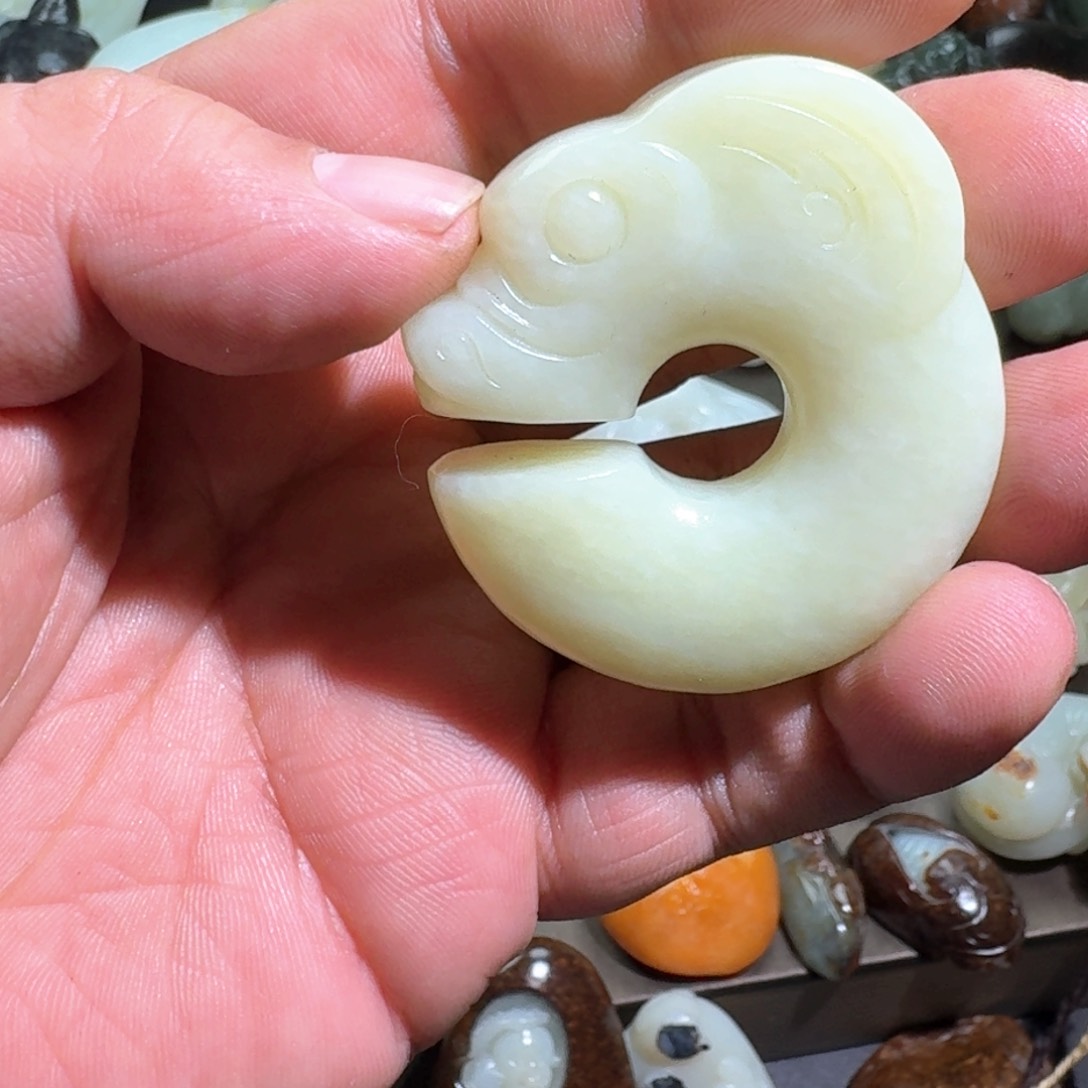 和田玉颈饰未镶嵌