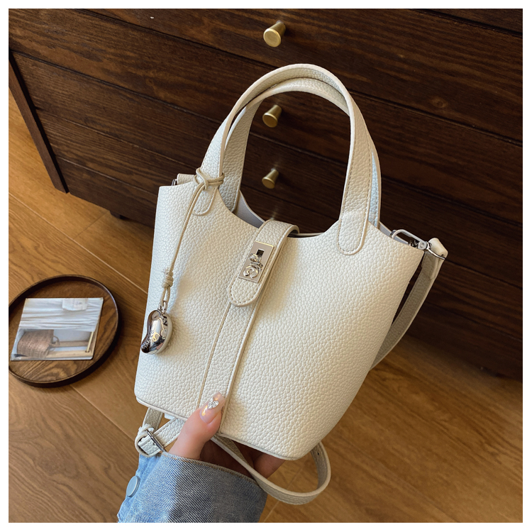 时髦送礼超火小拎包包女送礼春夏韩式菜篮子水桶包通勤手提斜挎包