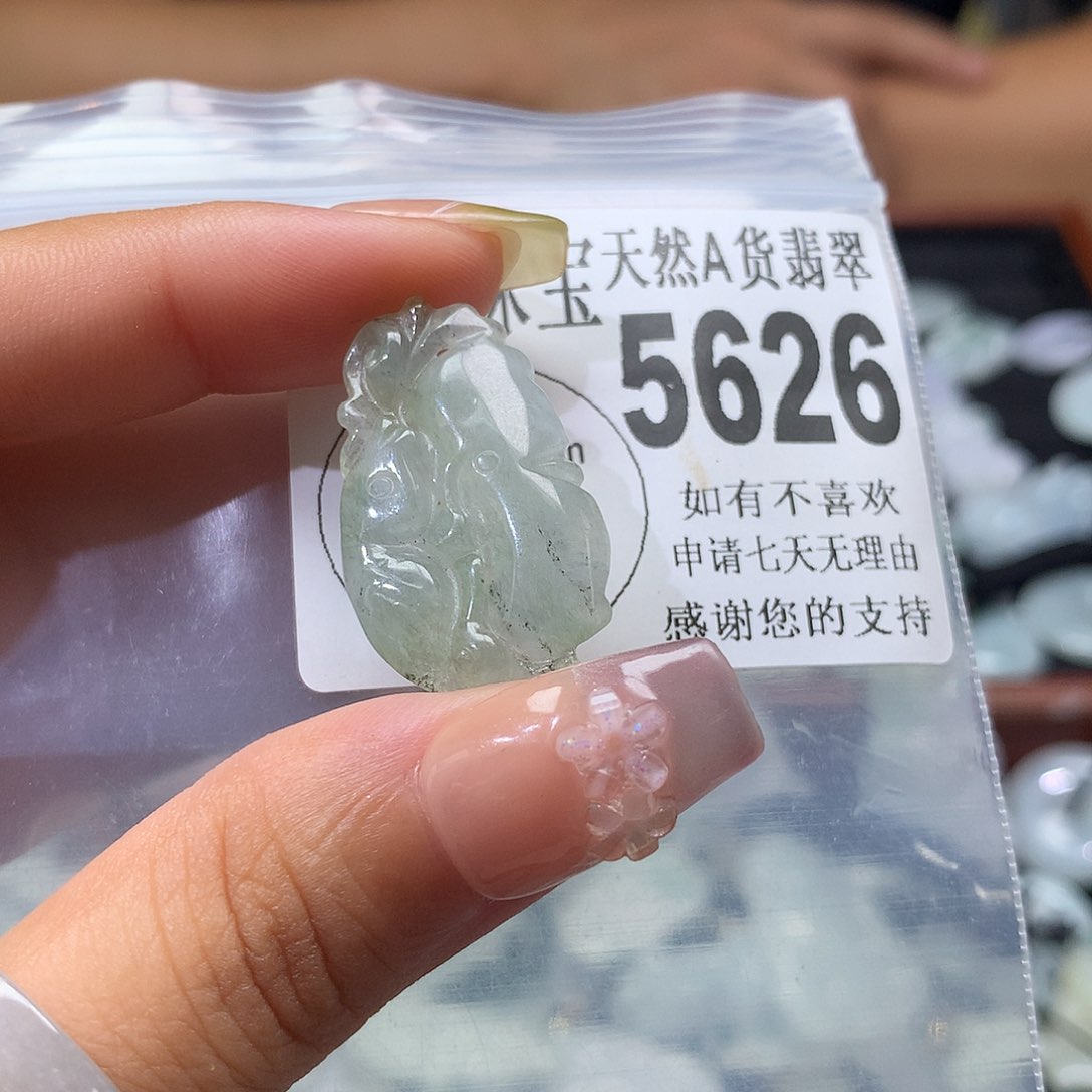 翡翠未镶嵌颈饰，