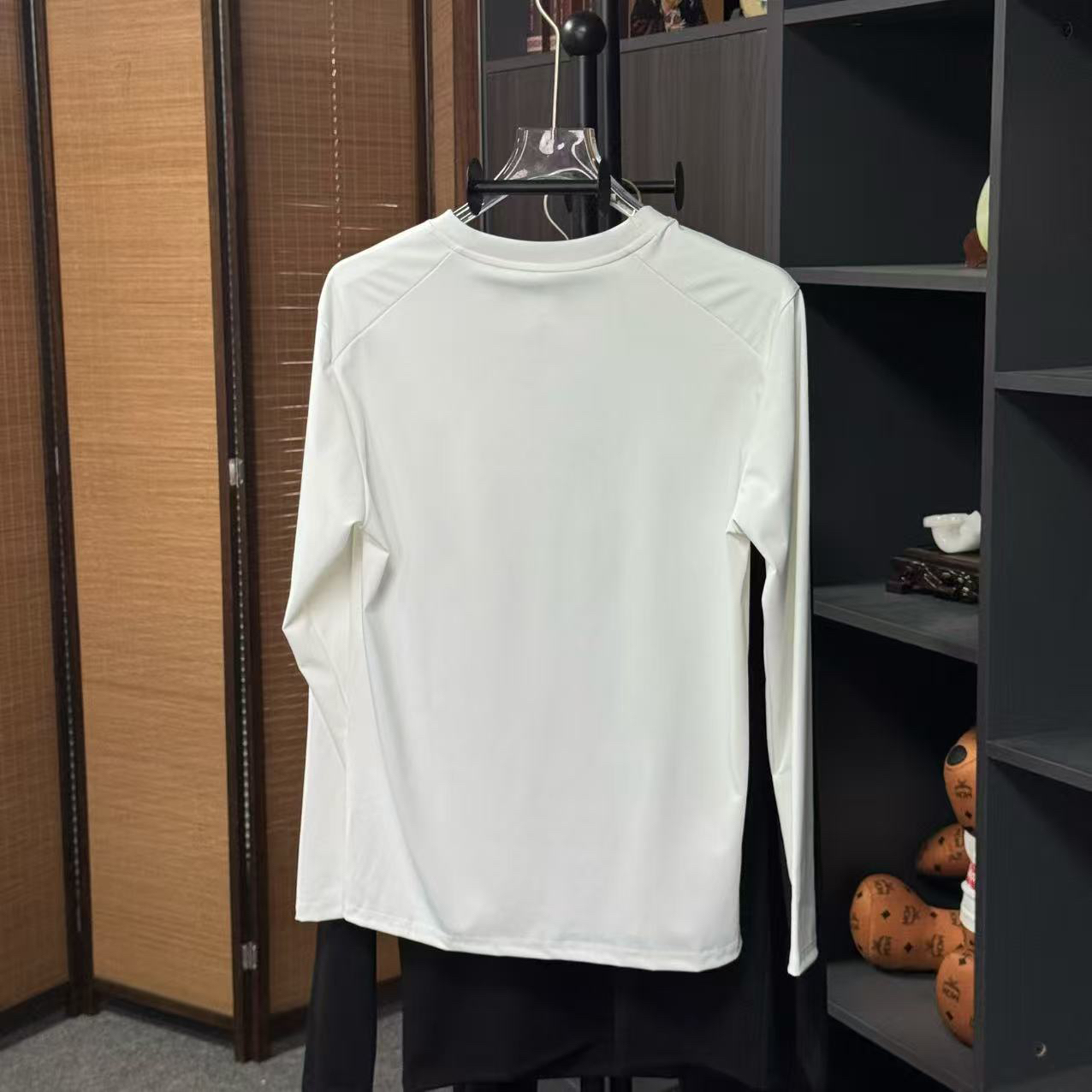 D款轻盈透气长袖T恤时尚休闲户外运动健身上衣