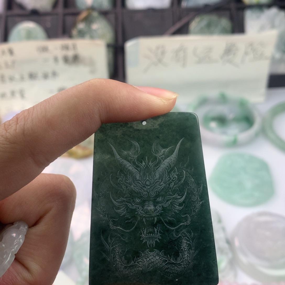 翡翠颈饰未镶嵌一