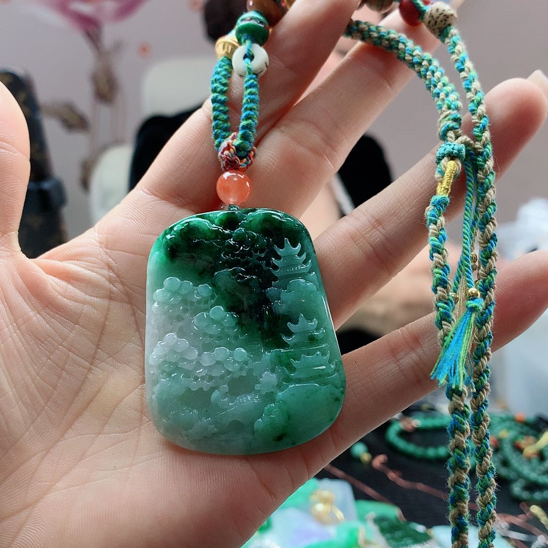 【闪购商品】翡翠吊坠(赠链)未镶嵌