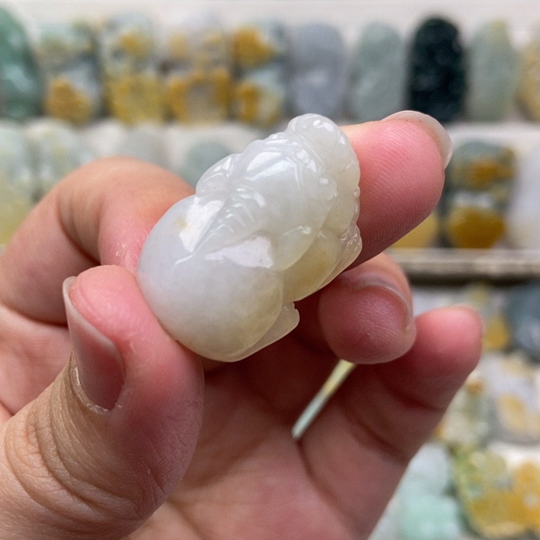 翡翠吊坠(赠链)未镶嵌