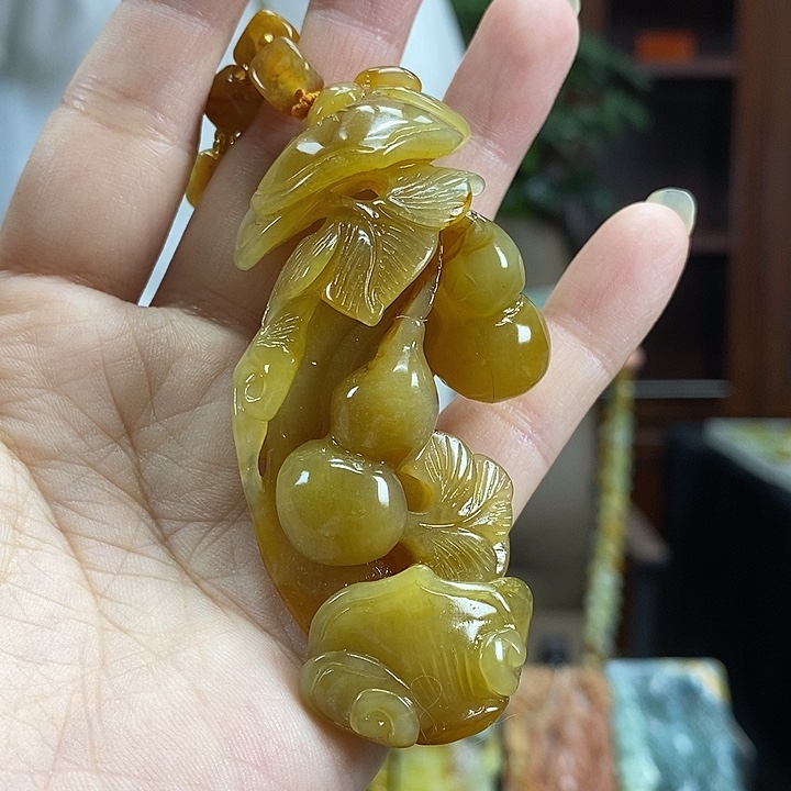 蛇纹石玉未镶嵌颈饰