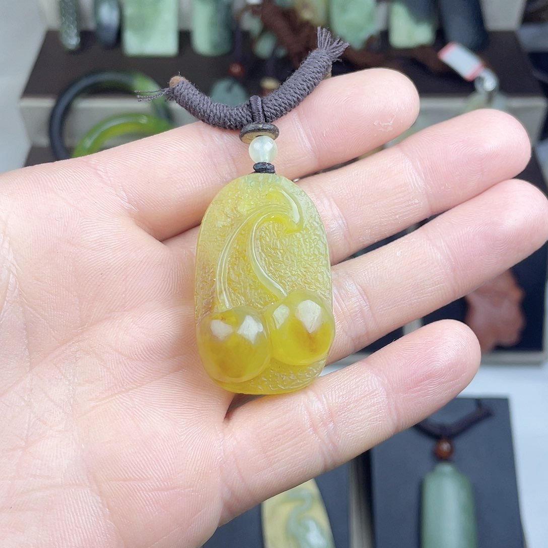 蛇纹石玉颈饰未镶嵌