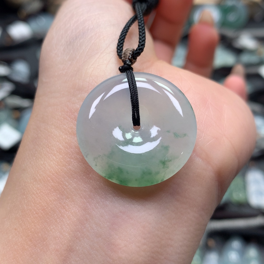 翡翠颈饰未镶嵌扣子