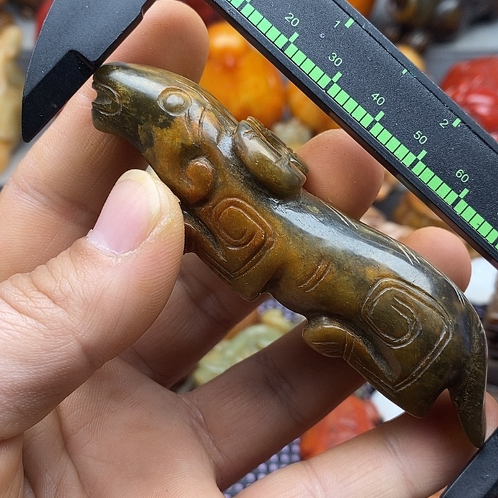 未镶嵌蛇纹石玉颈饰