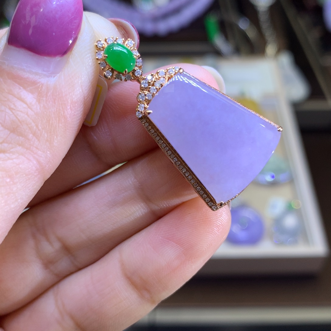 翡翠颈饰18K金镶嵌翡翠