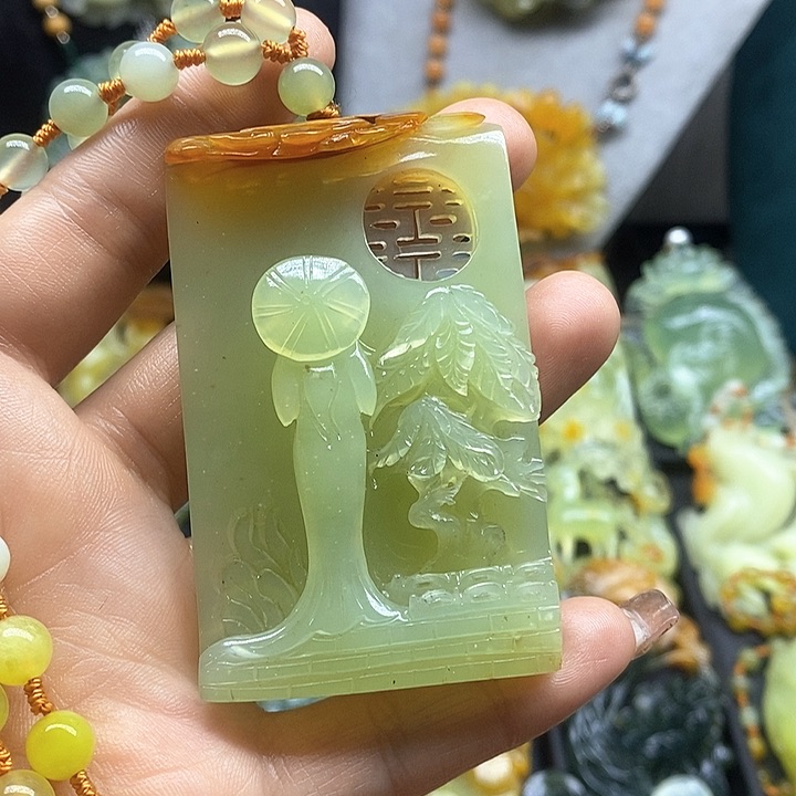 蛇纹石玉挂件未镶嵌