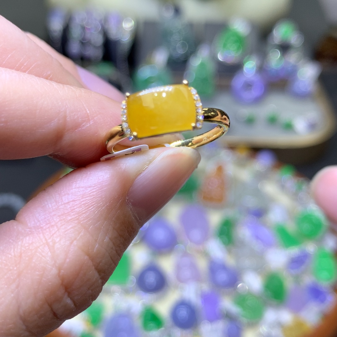 【闪购商品】翡翠颈饰18K金镶嵌翡翠吊坠项链
