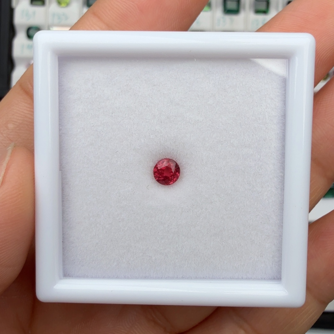 呀***~裸石红宝石天然无烧