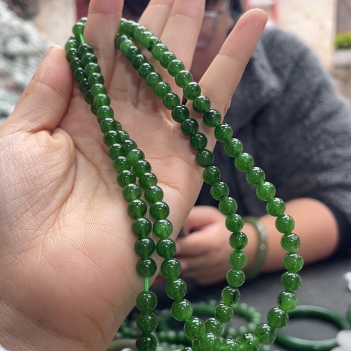 和田玉未镶嵌颈饰辣绿色妈妈链