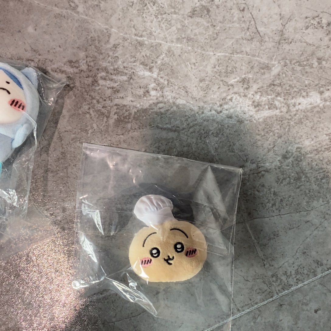 毛绒乌萨奇大餐胸针