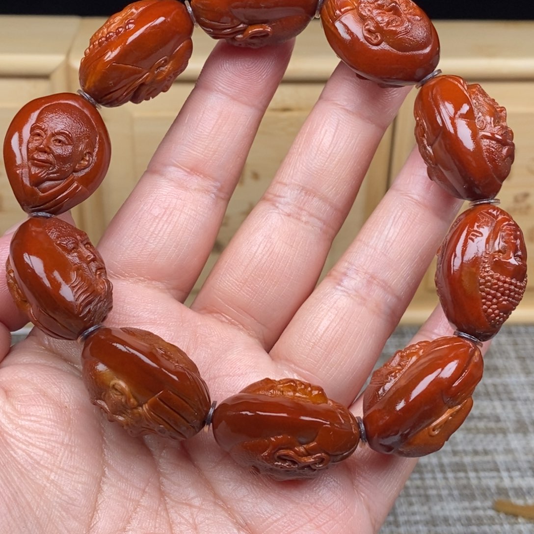 胡***卿吊坠橄榄核十八罗汉