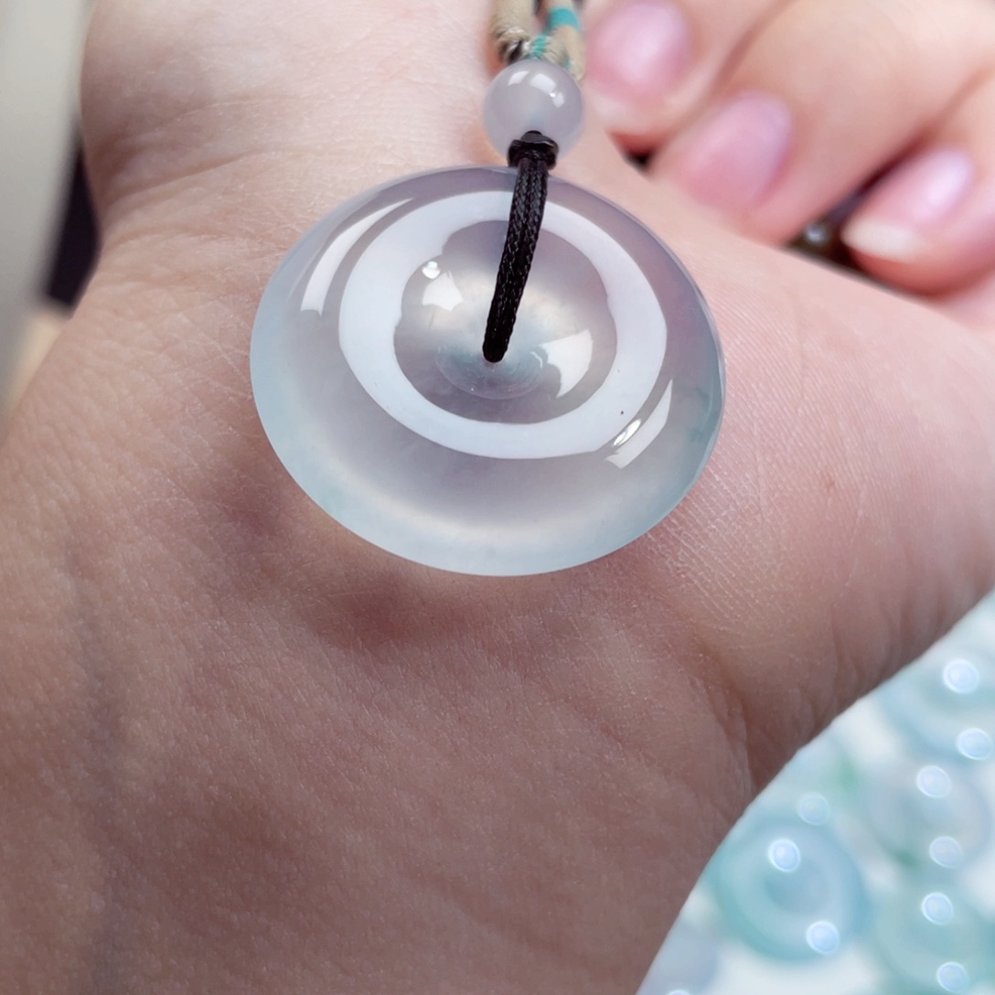 颈饰未镶嵌翡翠平安扣