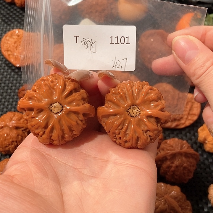 文玩核桃吊坠42.6宫灯