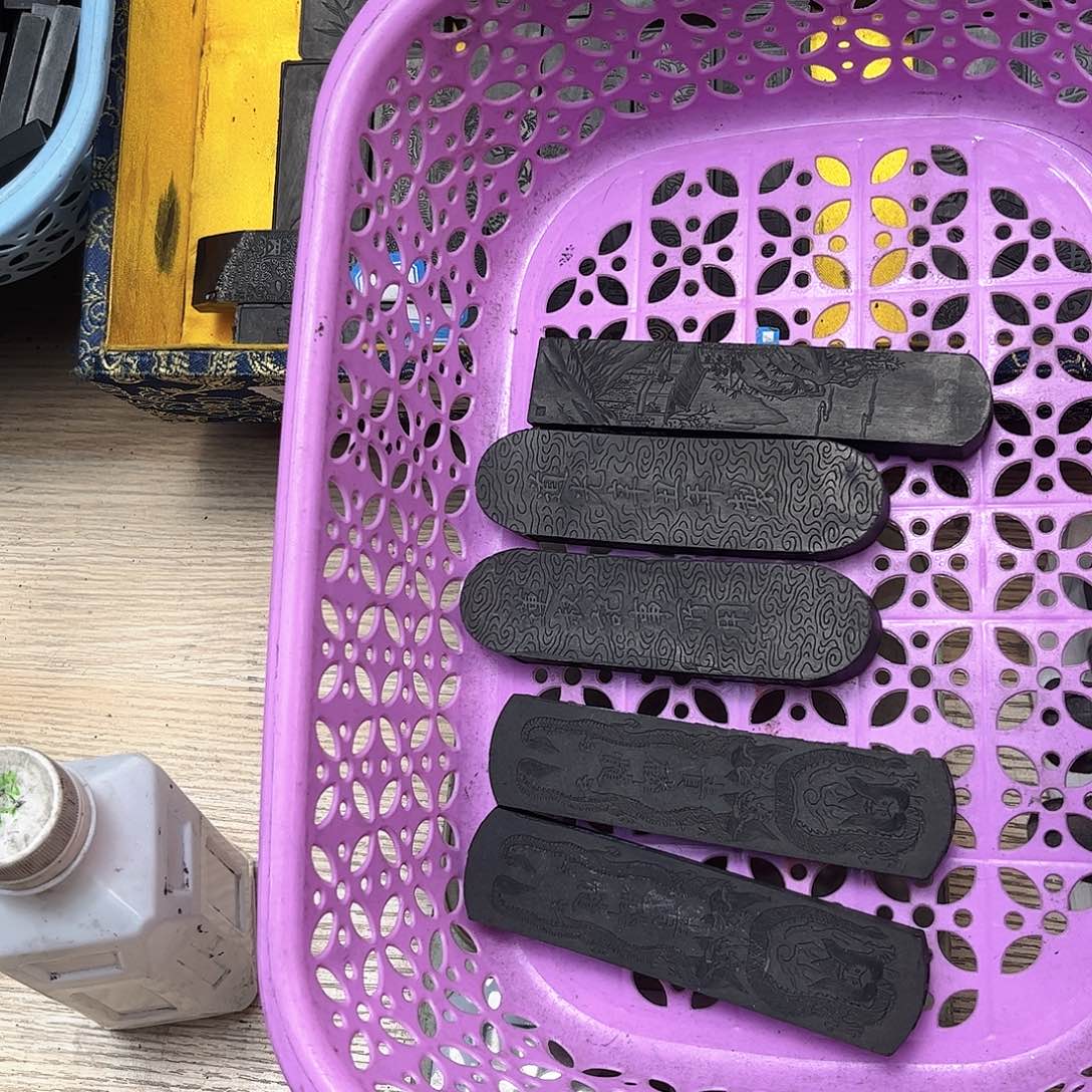 哈哈哈哈哈刚刚半斤多