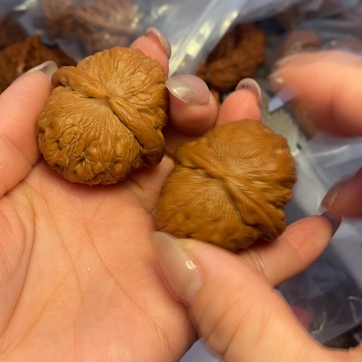政***淼文玩核桃把件 我      