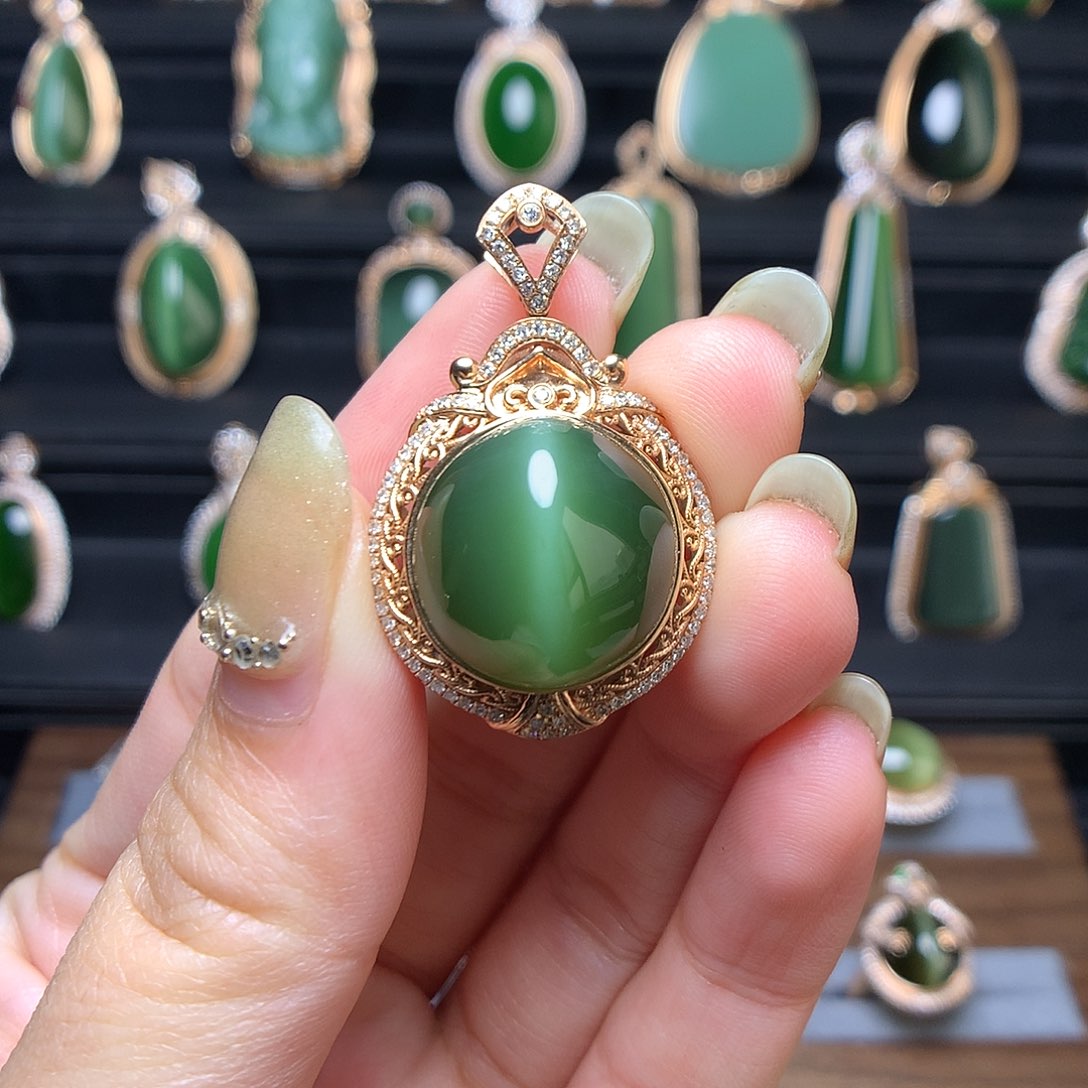 和田玉首饰18K金镶嵌