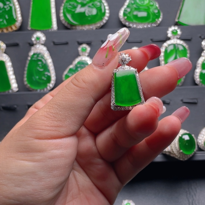 翡翠颈饰未镶嵌翡翠吊坠