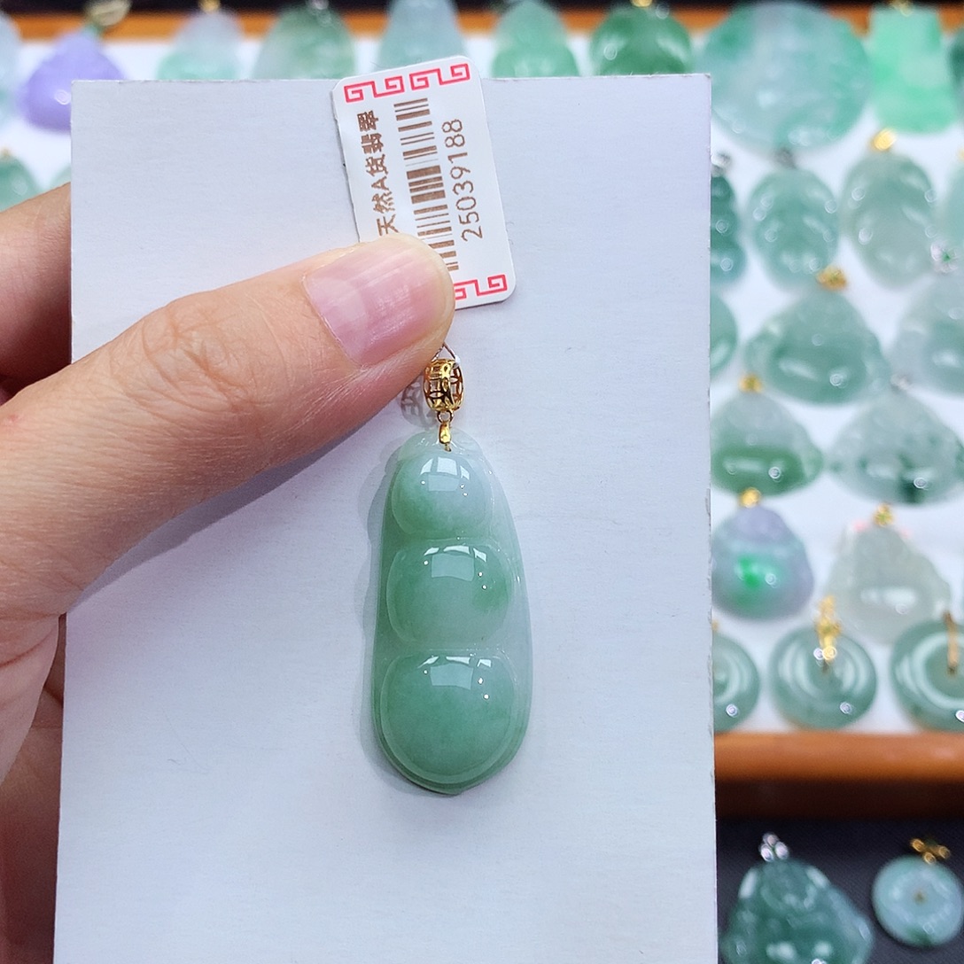 颈饰18K金镶嵌翡翠翡翠吊坠