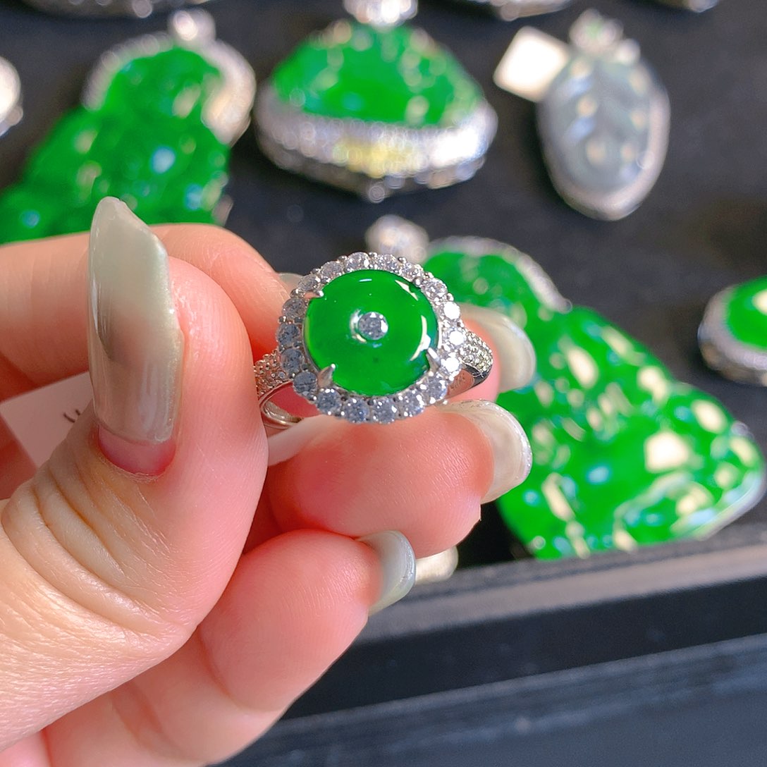 翡翠颈饰银S925镶嵌翡翠