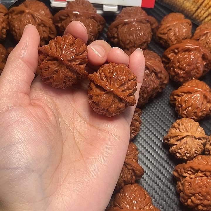 木质类34苹果。      手捻。