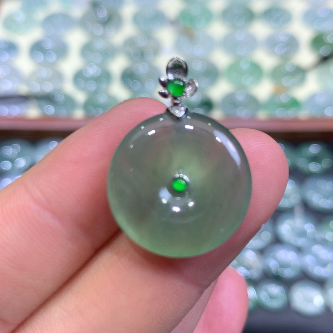 翡翠颈饰18K金镶嵌平安扣