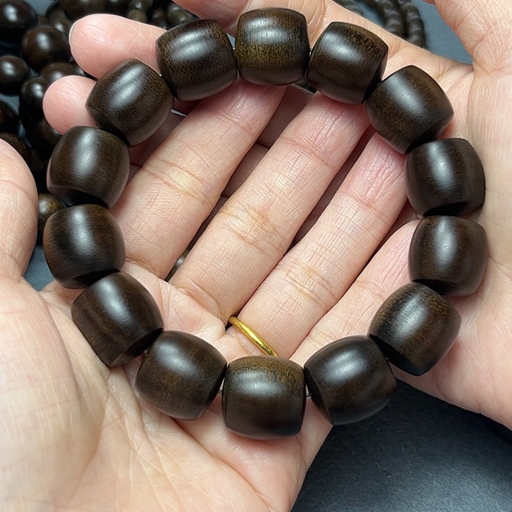 沉香手串白棋玉化